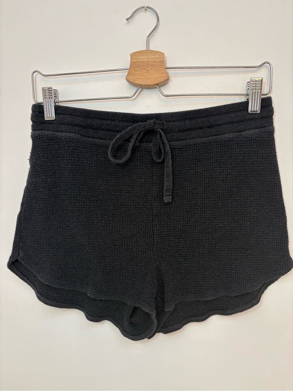Aritzia TNA Waffle Knit Lounge Shorts Soft Cozy, Black, size Medium